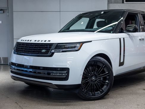 Used 2025 Land Rover Range Rover Autobiography AWD/4WD image 19