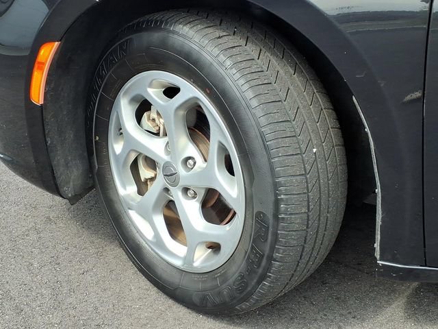 Used 2023 Chrysler Pacifica Limited FWD image 8
