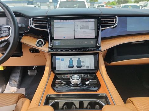 Used 2022 Jeep Grand Wagoneer Series III w/ Rear Seat Video Group 1 image 3