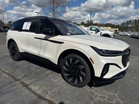 Used 2025 Lincoln Nautilus Reserve image 1