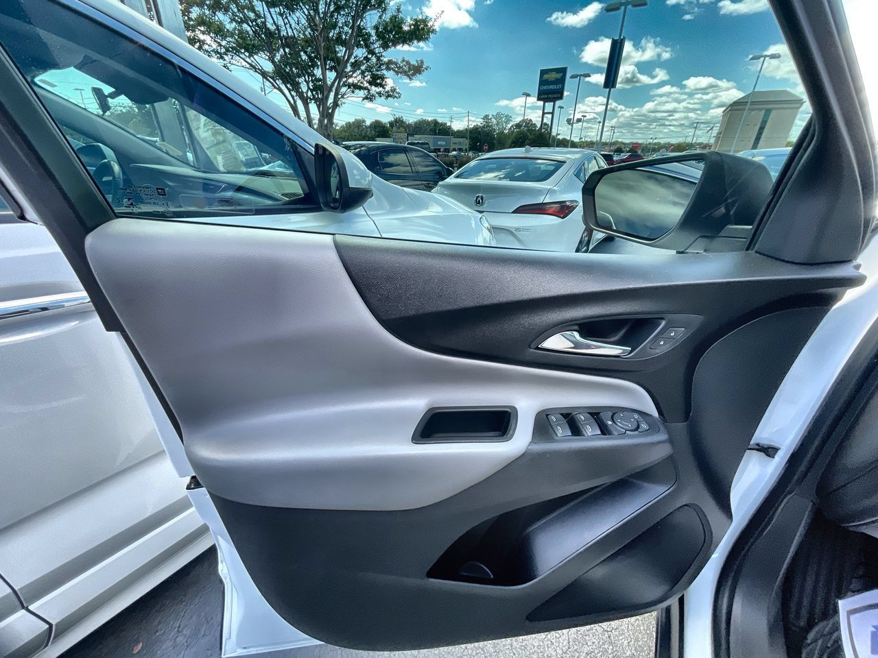 Used 2020 Chevrolet Equinox LS FWD image 22