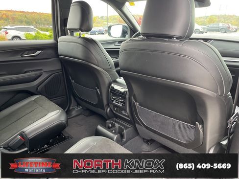 New 2025 Jeep Grand Cherokee L Altitude image 28