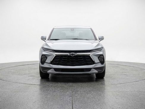 Used 2025 Chevrolet Blazer LT image 2