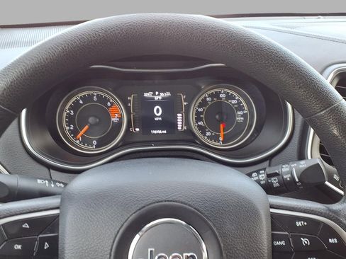 Used 2019 Jeep Cherokee Latitude w/ Popular Appearance Group image 9