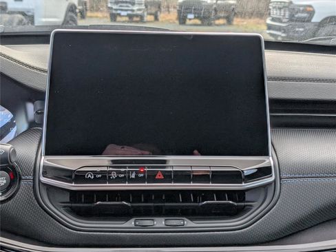 New 2026 Jeep Compass Latitude image 21