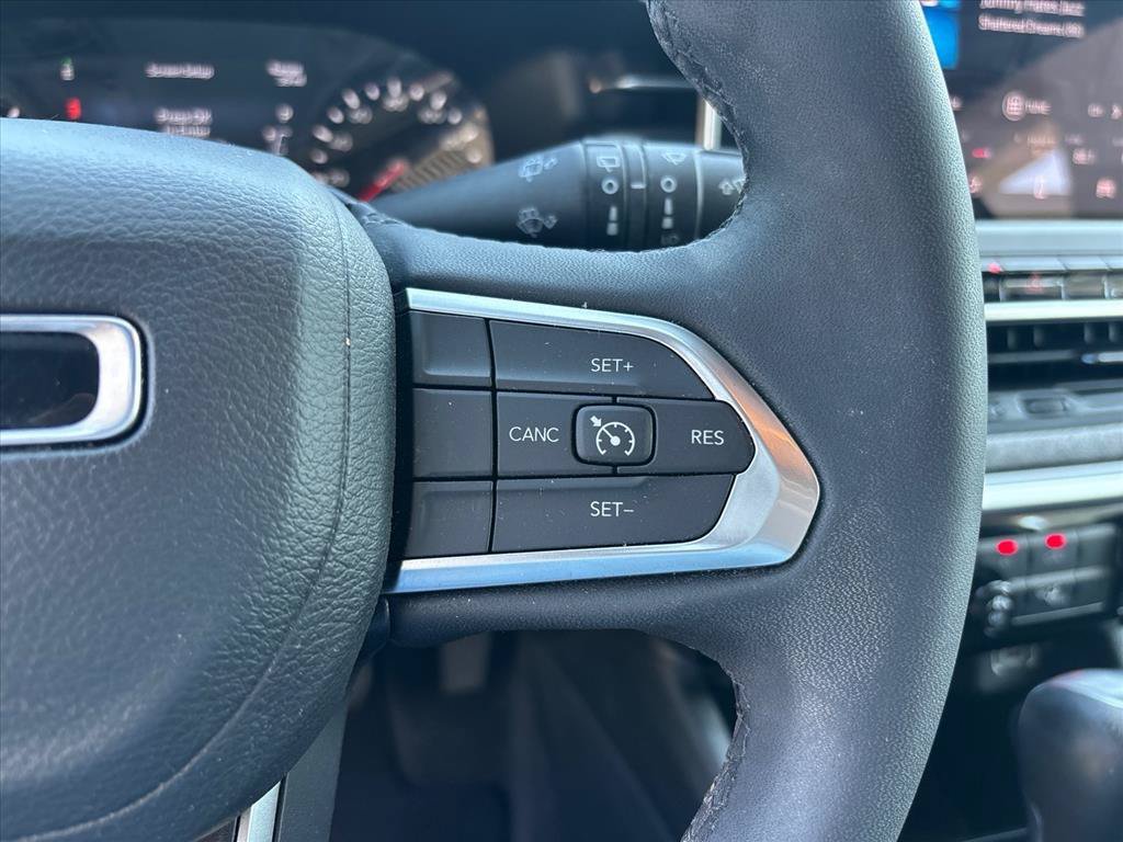 Used 2023 Jeep Compass Latitude AWD/4WD image 15