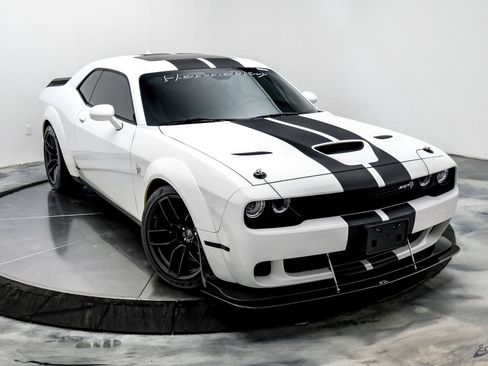 Used 2018 Dodge Challenger SRT Hellcat RWD image 30