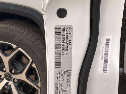 Used 2025 Jeep Compass Limited image 10