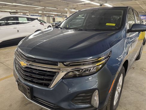 Used 2024 Chevrolet Equinox LT AWD/4WD image 2