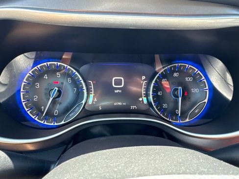 Certified 2023 Chrysler Pacifica Touring-L FWD image 17