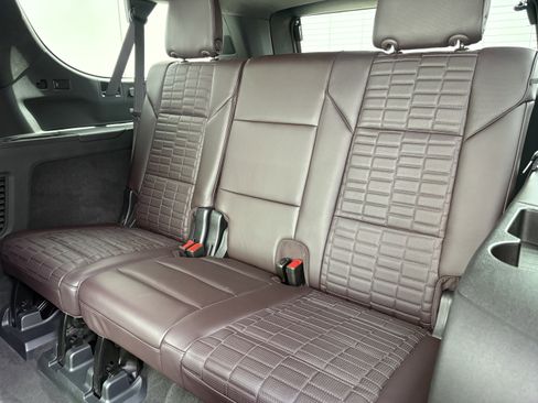Used 2023 Cadillac Escalade ESV V AWD/4WD image 14