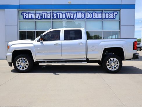 Used 2018 GMC Sierra 2500 Denali w/ Duramax Plus Package AWD/4WD image 7