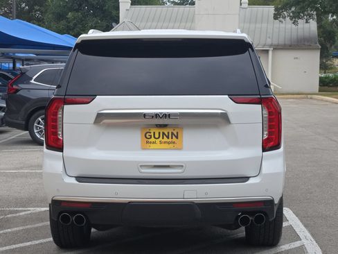 Used 2021 GMC Yukon Denali w/ Denali Premium Package AWD/4WD image 4