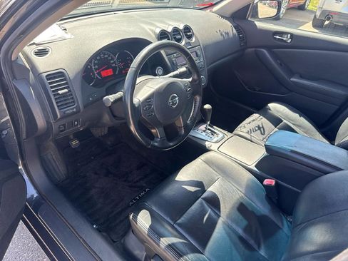 Used 2011 Nissan Altima 2.5 S w/ Special Edition Pkg image 9
