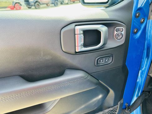 Used 2022 Jeep Wrangler Unlimited Sahara image 11