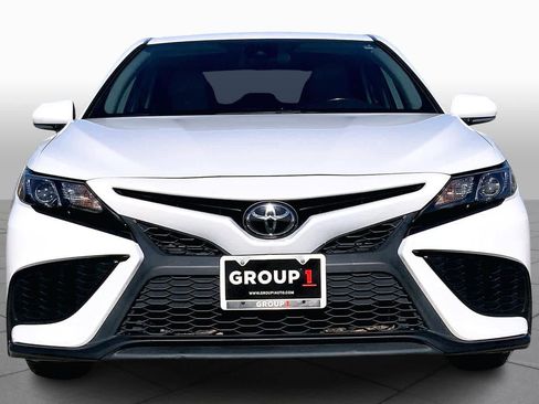 Used 2023 Toyota Camry SE image 3