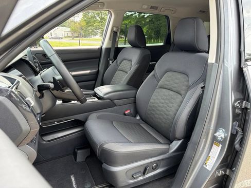 Used 2025 Nissan Pathfinder SV FWD image 21