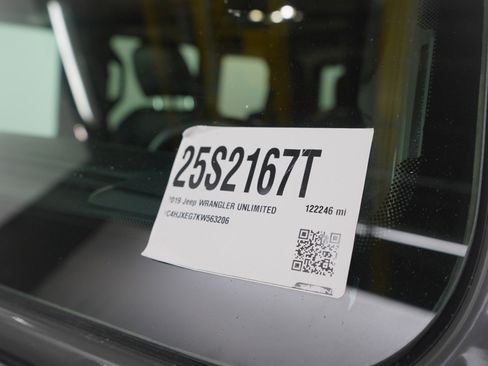 Used 2019 Jeep Wrangler Unlimited Sahara w/ Uconnect 4C Nav & Sound Group image 32