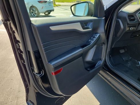 Certified 2022 Ford Escape SE w/ Cold Weather Package AWD/4WD image 6