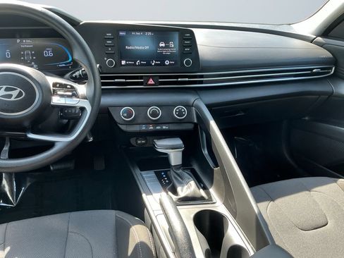 Used 2026 Hyundai Elantra SE FWD image 12