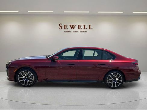 Certified 2025 BMW 760i xDrive w/ Premium Package AWD/4WD image 2
