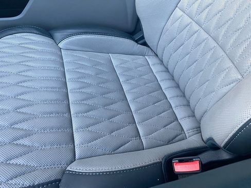 Used 2023 Ford F150 Limited image 17