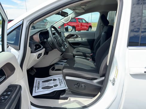 Used 2024 Chrysler Voyager LX FWD image 11