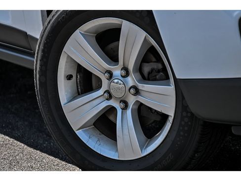 Used 2014 Jeep Compass Latitude AWD/4WD image 4