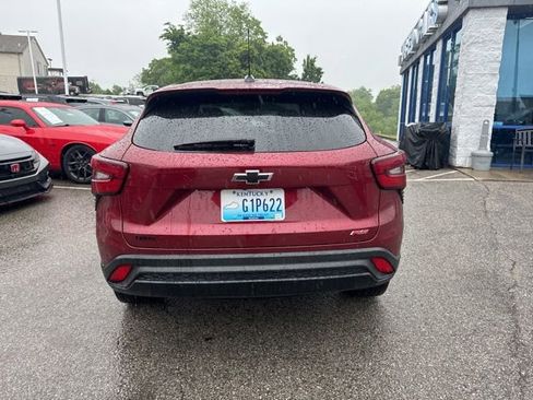Used 2024 Chevrolet Trax RS w/ Sunroof Package FWD image 5