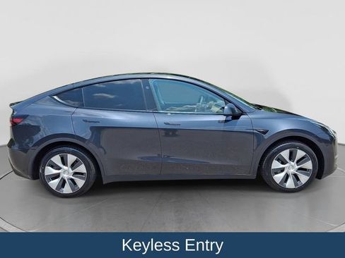 Used 2024 Tesla Model Y Long Range AWD/4WD image 9