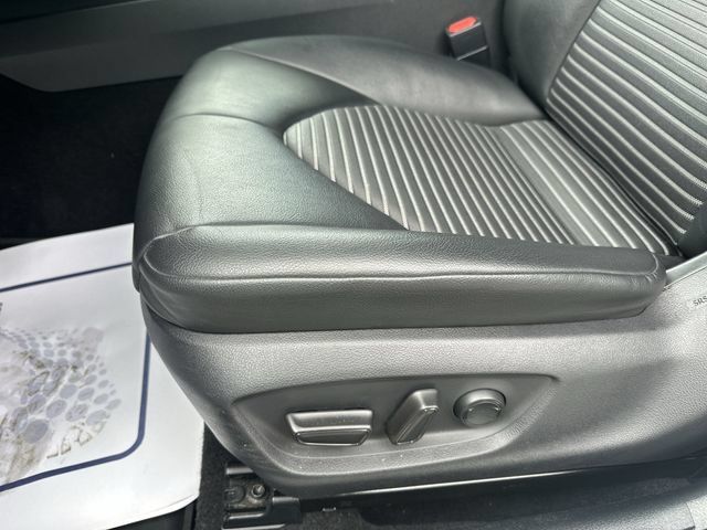 Used 2018 Toyota Camry SE FWD image 16
