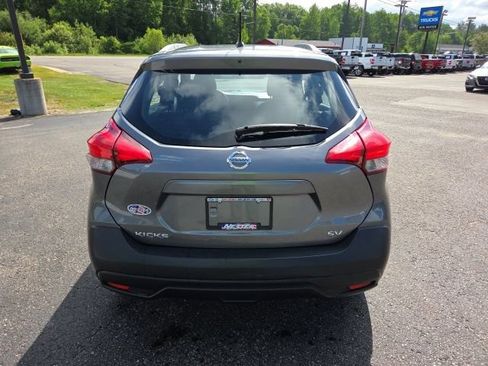Used 2019 Nissan Kicks SV FWD image 20