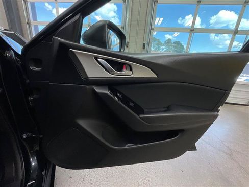 Used 2018 MAZDA MAZDA3 Sport FWD image 27