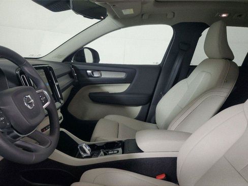 Certified 2026 Volvo XC40 B5 Plus w/ Protection Package Premier AWD/4WD image 18