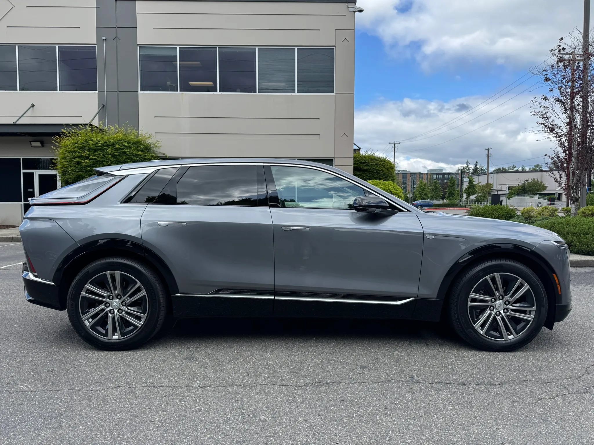 Used 2023 Cadillac Lyriq AWD image 12