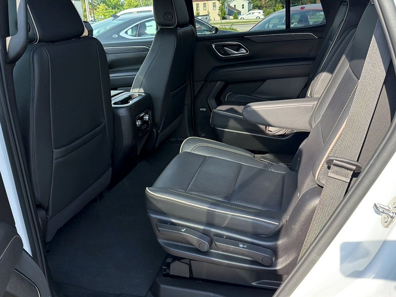 Used 2024 GMC Yukon SLT AWD/4WD image 14