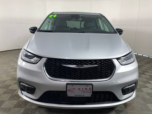 Used 2024 Chrysler Pacifica Limited FWD image 12