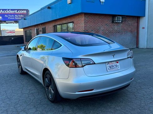 Used 2018 Tesla Model 3 Long Range RWD image 2