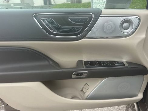 Used 2018 Lincoln Continental Reserve w/ Luxury Package FWD image 14