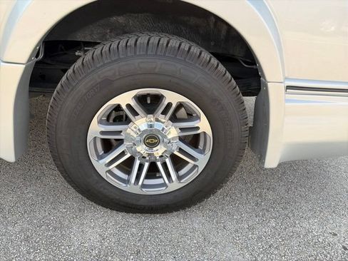 Used 2024 Chevrolet Express 2500 RWD image 28