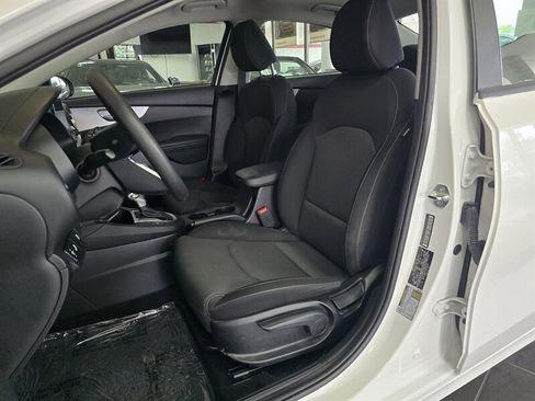 Used 2023 Kia Forte LXS w/ LXS Technology Package FWD image 9