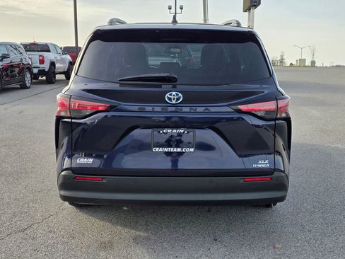 Used 2022 Toyota Sienna XLE w/ XLE Plus Package image 6