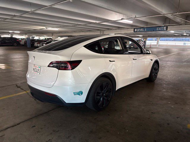 Used 2024 Tesla Model Y Long Range RWD image 4