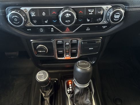 Used 2025 Jeep Gladiator Sport image 41