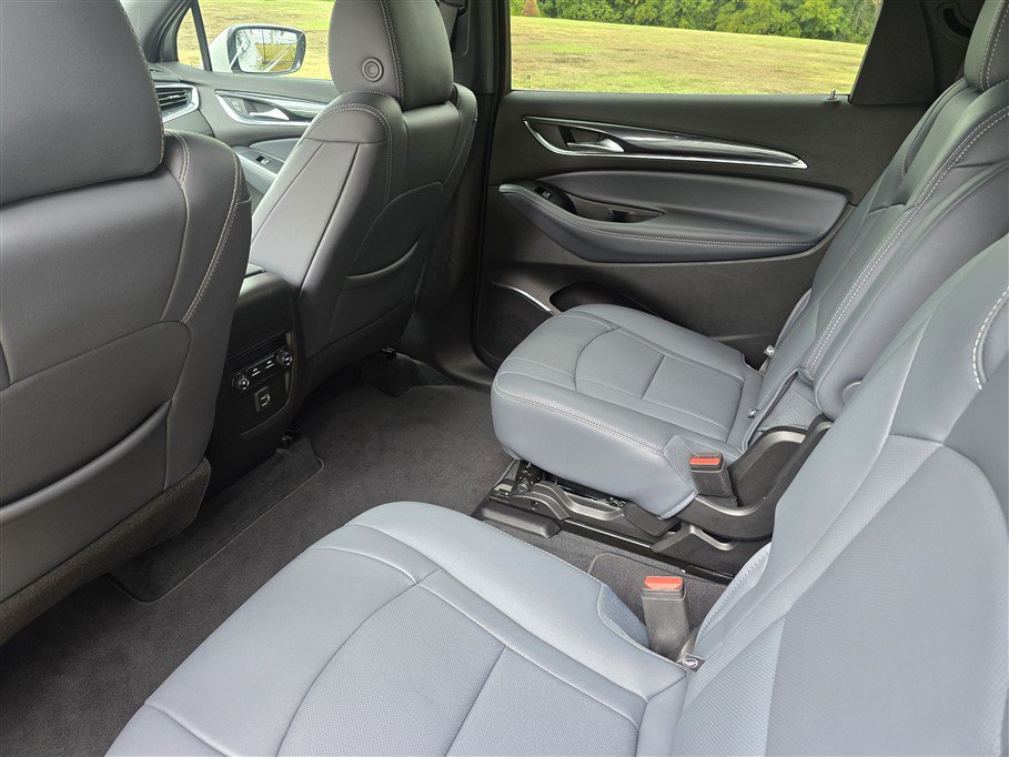 Used 2023 Buick Enclave Essence w/ Experience Buick Package FWD image 16