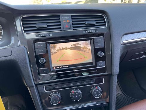 Used 2019 Volkswagen Golf Alltrack S image 5