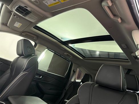 Used 2023 Acura MDX SH-AWD w/ Advance Package image 2