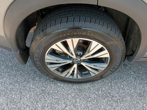 Used 2023 Nissan Rogue SV FWD image 27