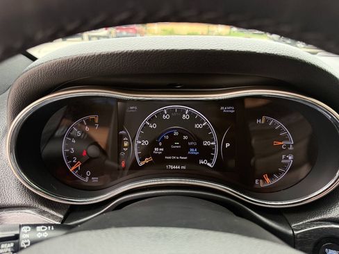Used 2014 Jeep Grand Cherokee Limited w/ Trailer Tow Group IV AWD/4WD image 16