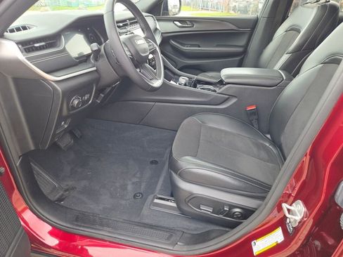 Certified 2023 Jeep Grand Cherokee L Laredo image 24